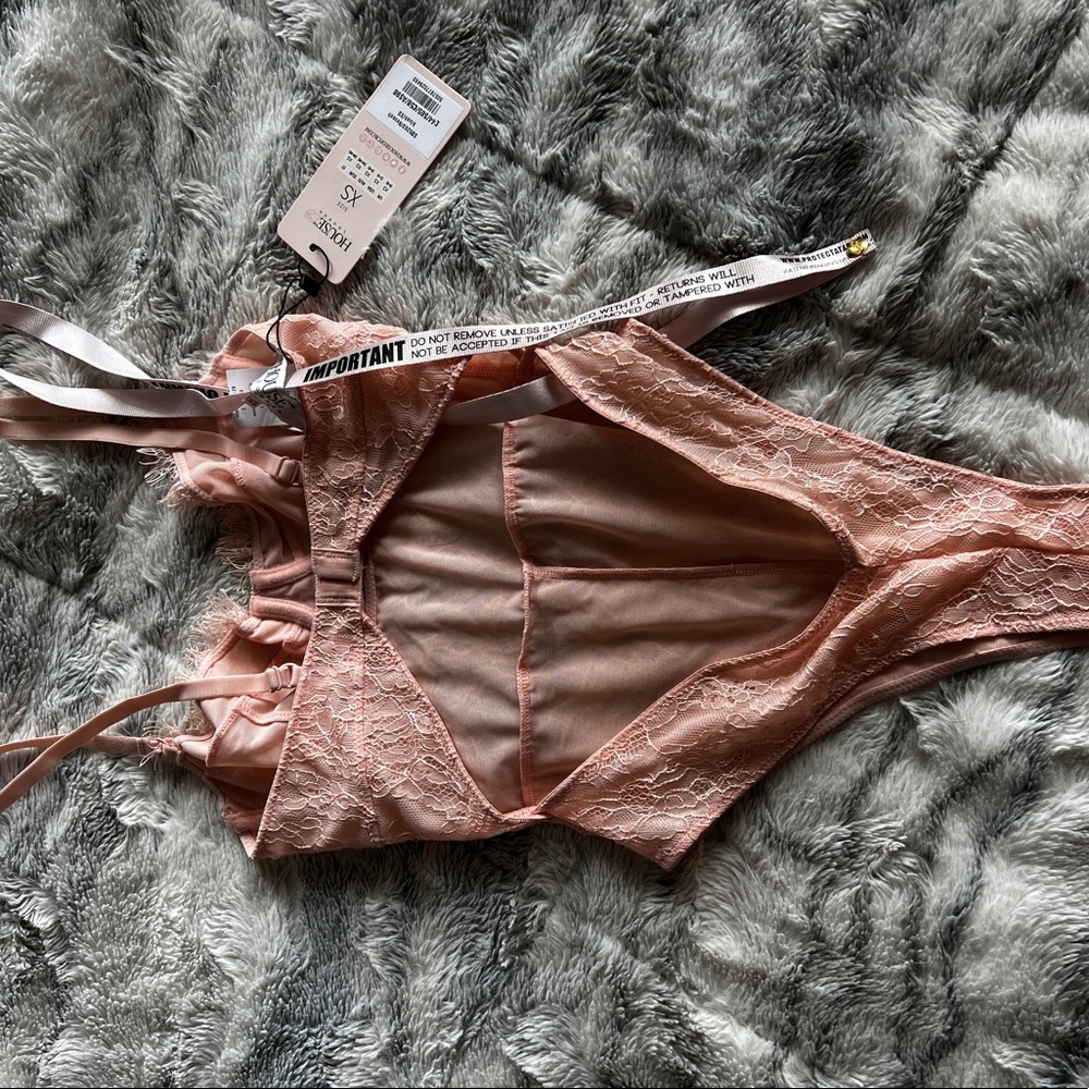 House of CB ‘Navaeh’ Blush Lace Bodysuit NWT - Picture 9 of 11